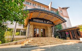 Готельно-оздоровчий комплекс «Жива Вода»